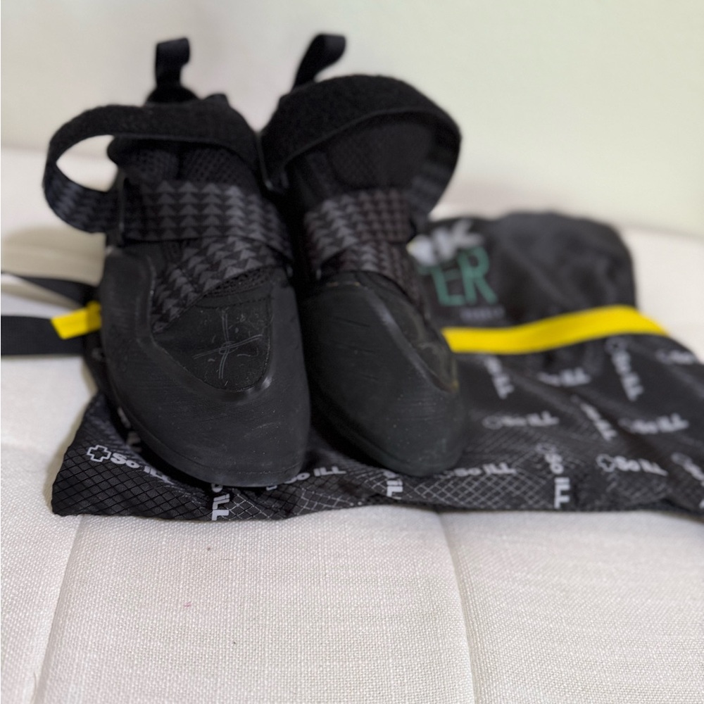 Women’s Black Climbing Shoes by So ill Size 8